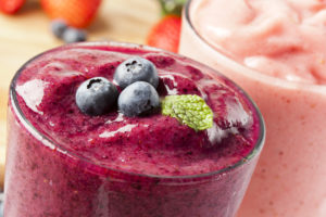 shutterstock_118653538 blueberry smoothie